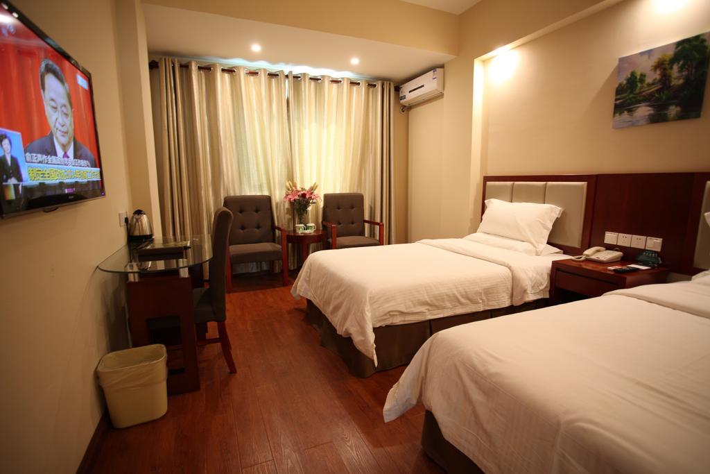 Greentree Inn Sanya He Ping Street Hotel Room photo